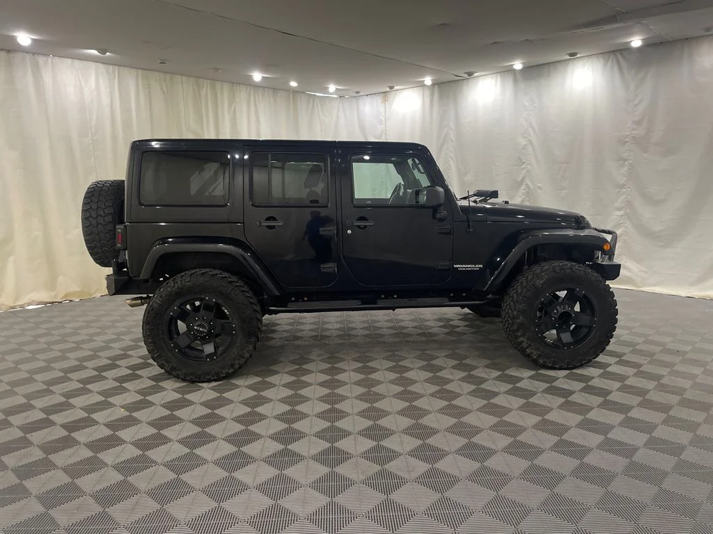 Used 2012  Jeep Rubicon image 4