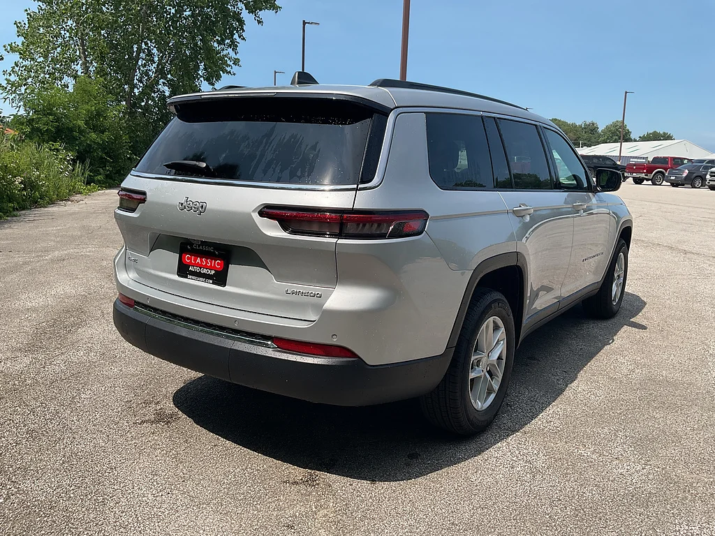 New 2026 Silver Zynith Jeep Altitude 4x4 image 5