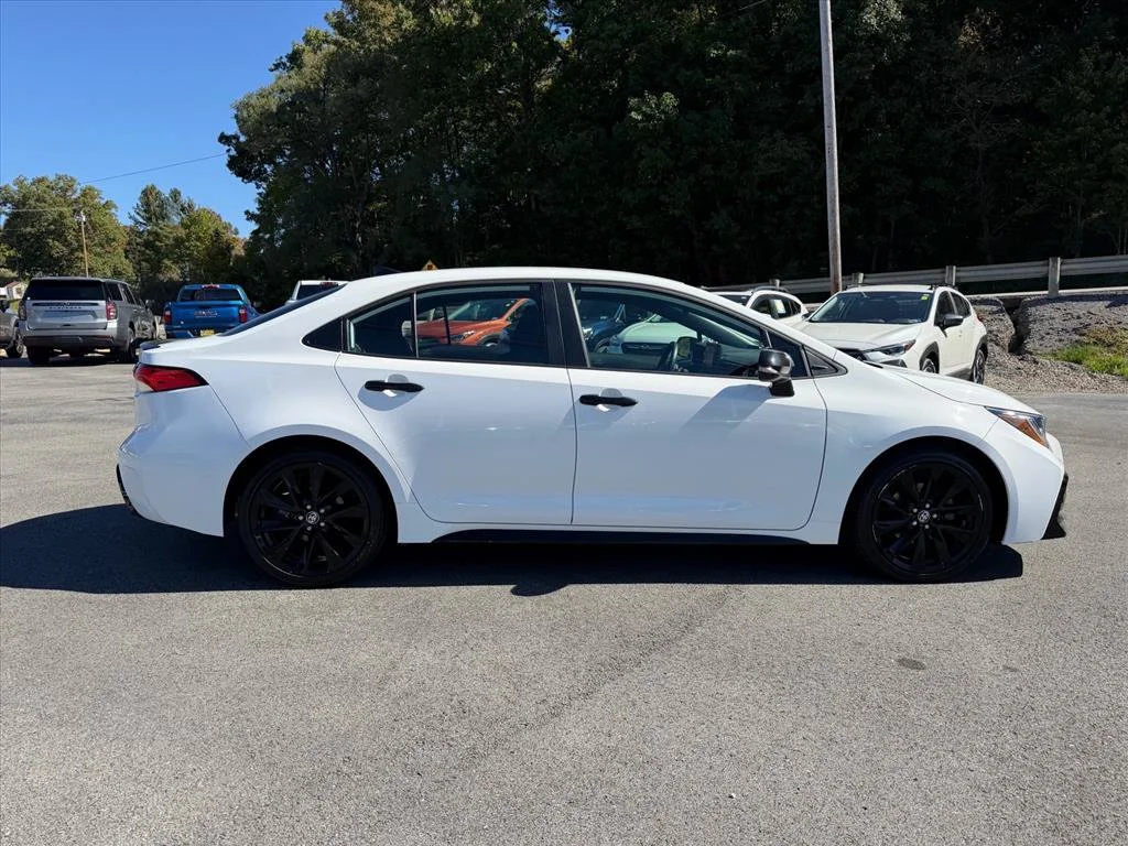 Used 2022 White Toyota SE Nightshade image 14