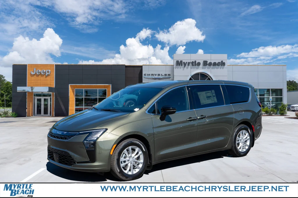 New 2027 Olive Green Pearl-Coat Paint Chrysler Select image 1