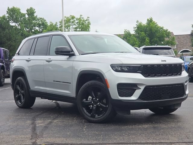 Used 2024 Silver Zynith Jeep Altitude X image 2