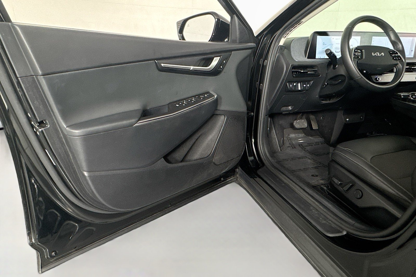 Used 2024 AURORA BLACK Kia Light Long Range RWD image 21