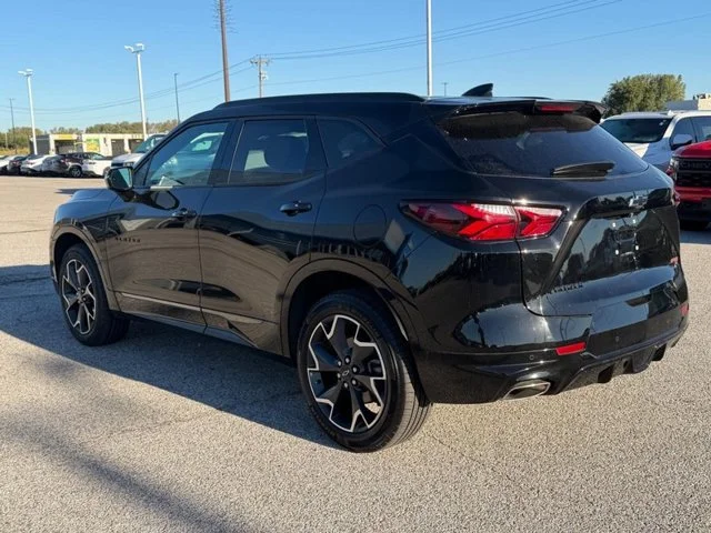 Used 2022 BLACK Chevrolet RS image 3