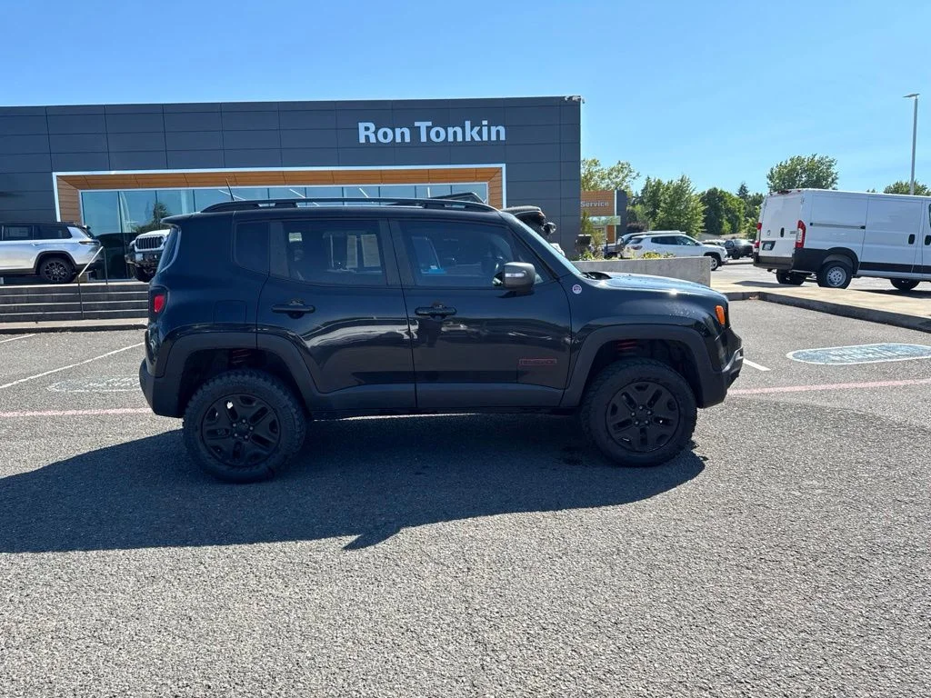 Used 2018 Black Jeep Trailhawk image 11