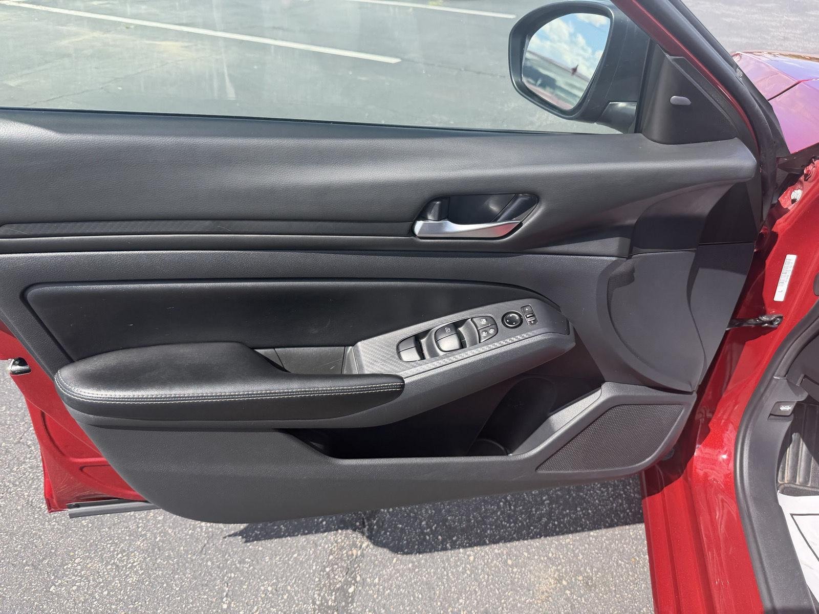 Used 2025 Scarlet Ember Nissan SV image 10