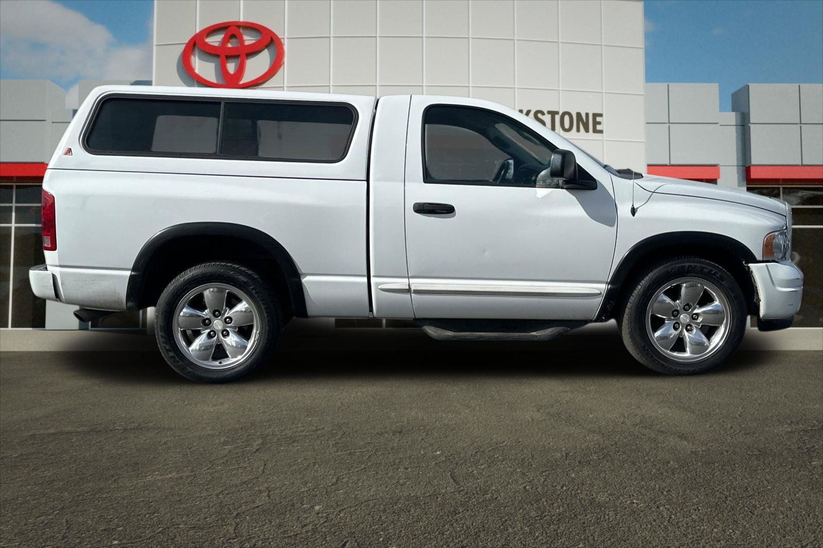 Used 2004 Bright White Dodge SLT image 2