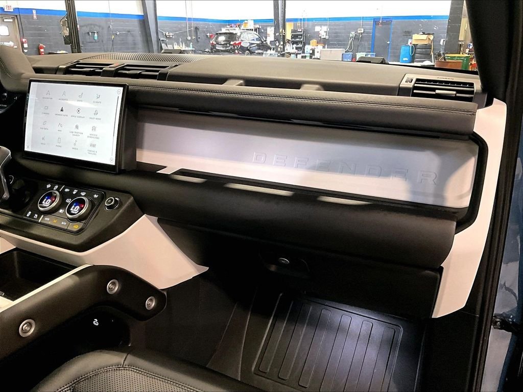 Used 2025 Blue Land Rover S image 13
