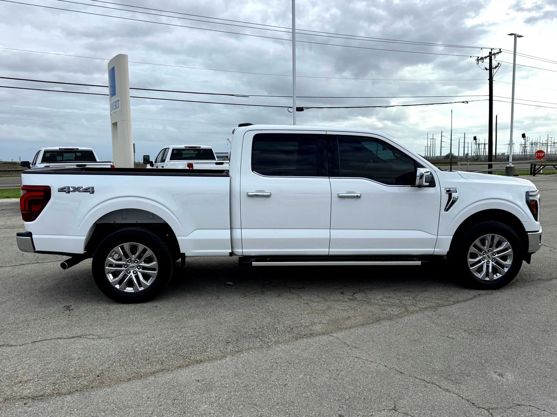 Used 2024  Ford Lariat image 5