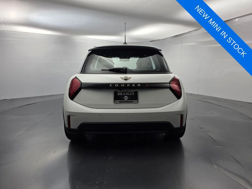 New 2026 White MINI Signature Plus image 5