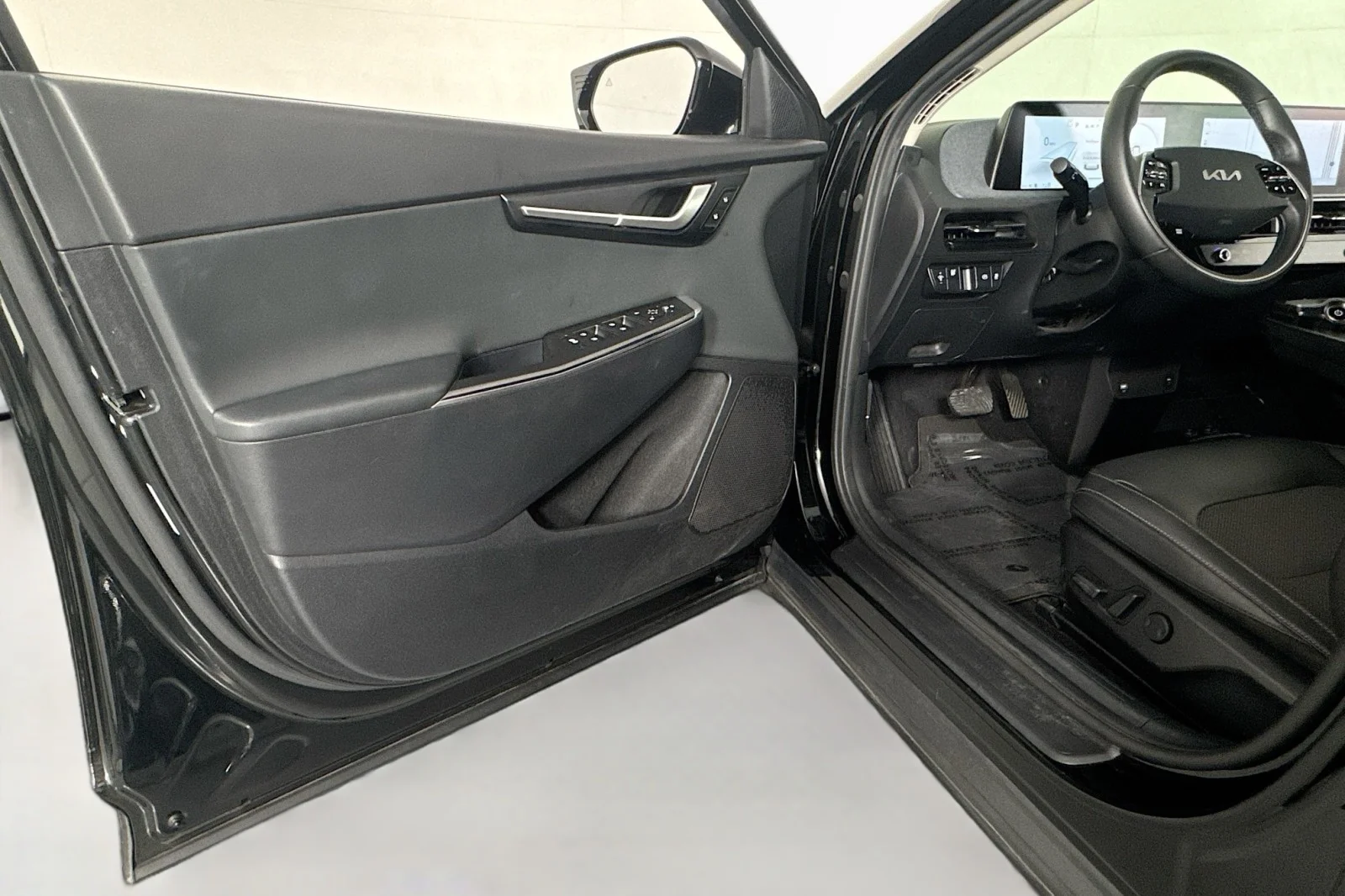 Used 2024 AURORA BLACK Kia Light Long Range RWD image 21