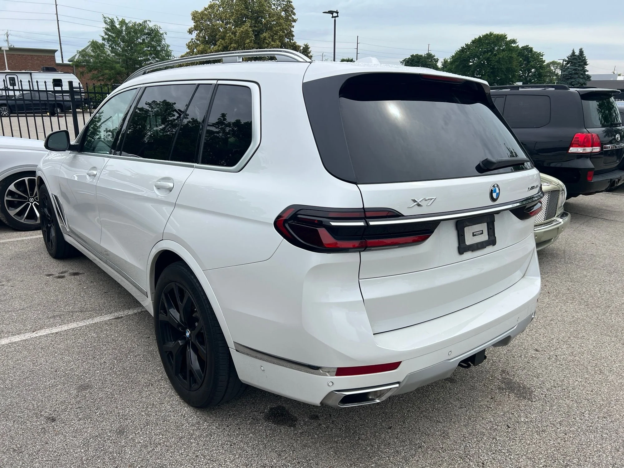 Used 2024 White BMW xDrive40i image 5