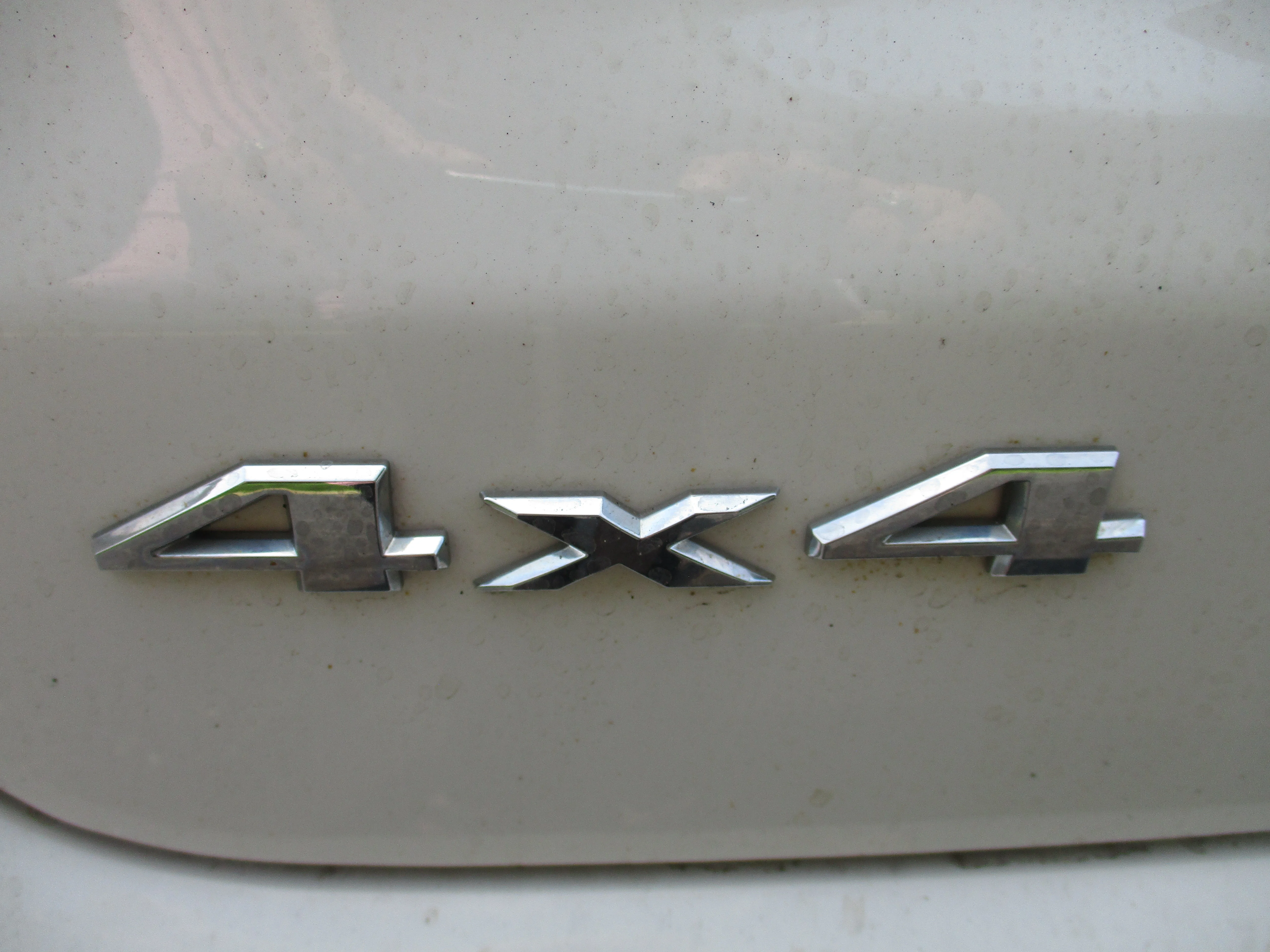 Used 2020 White Clearcoat Jeep Latitude image 56