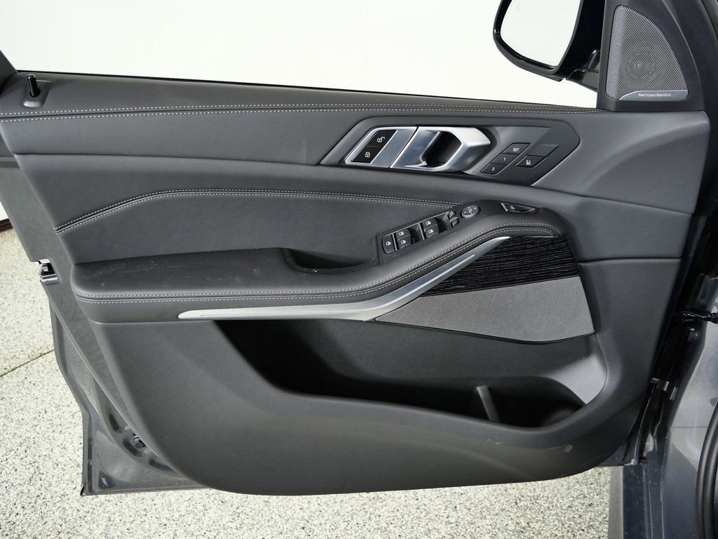 Used 2026 Dravit Grey Metallic BMW xDrive40i image 33