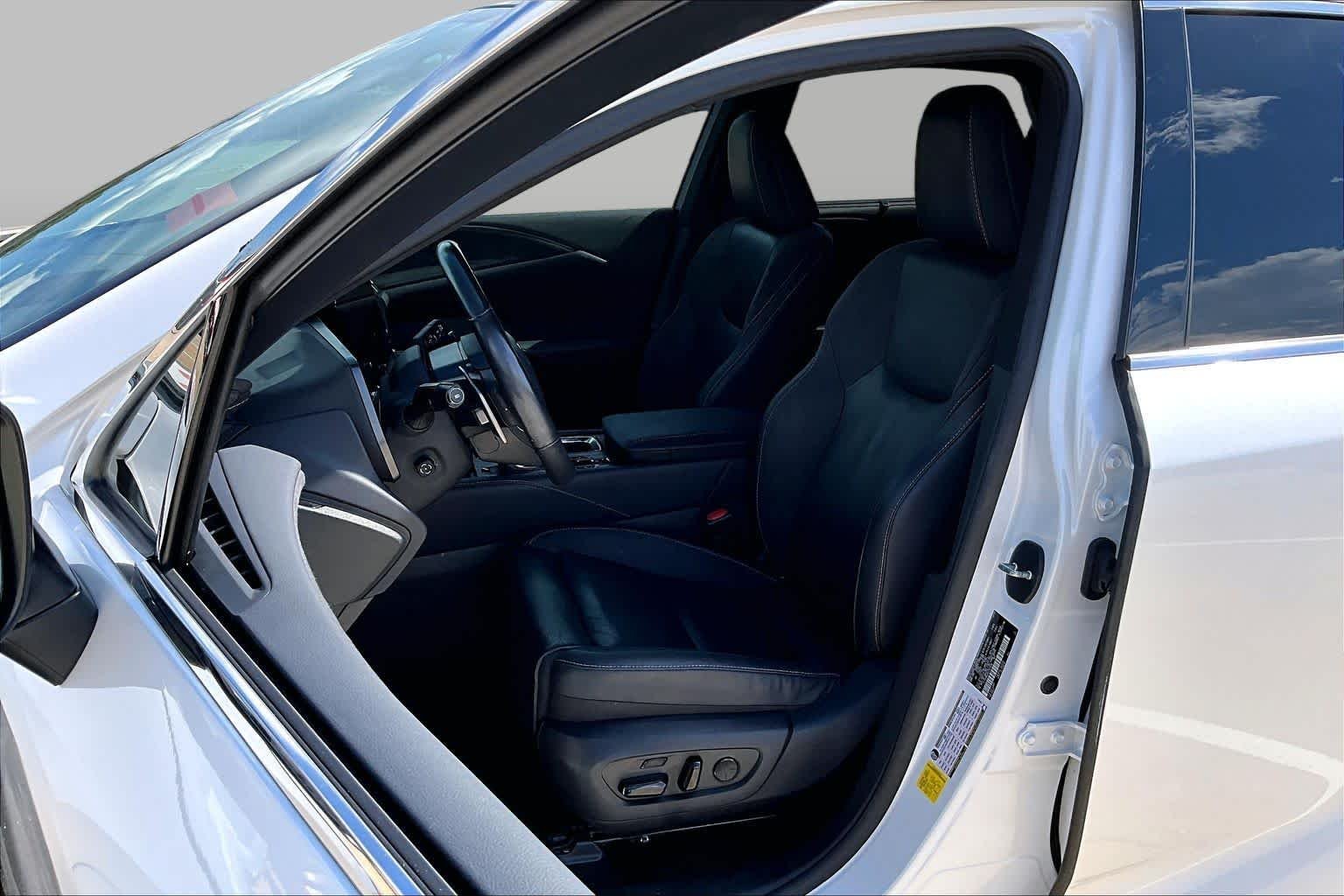 Used 2023 Eminent White Pearl Lexus Luxury image 8