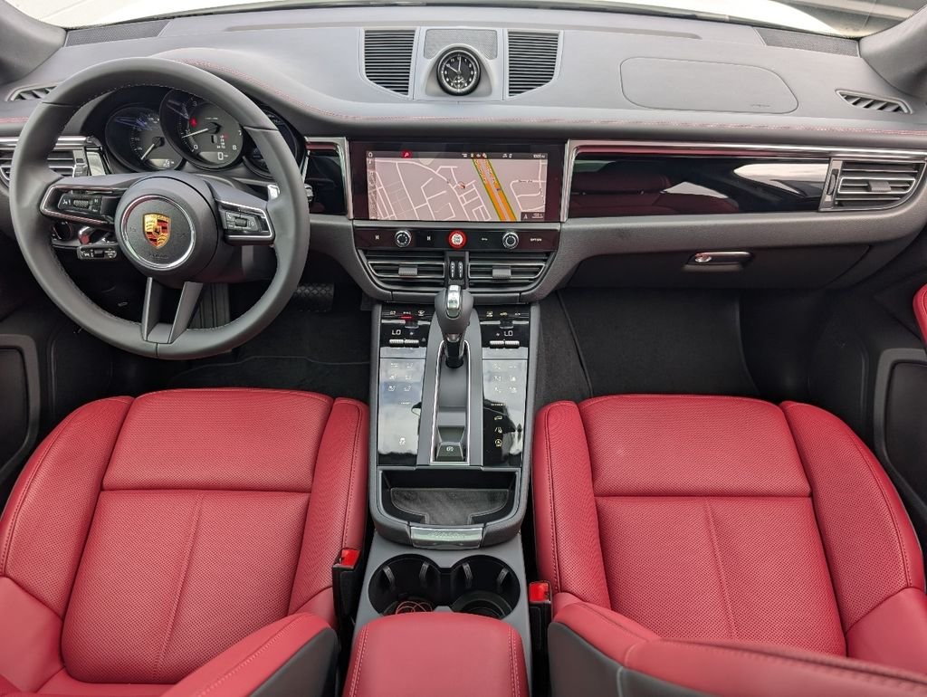 2026 Porsche Macan T - Photo 6