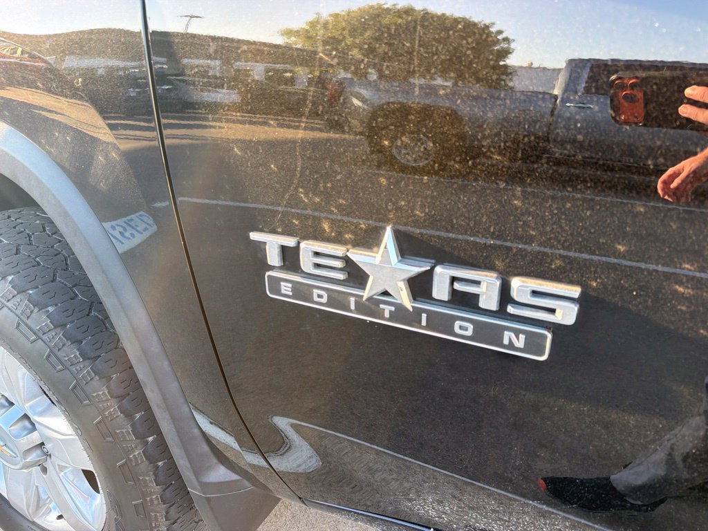 Used 2021 MOSAIC BLACK METALLIC Chevrolet LTZ image 10