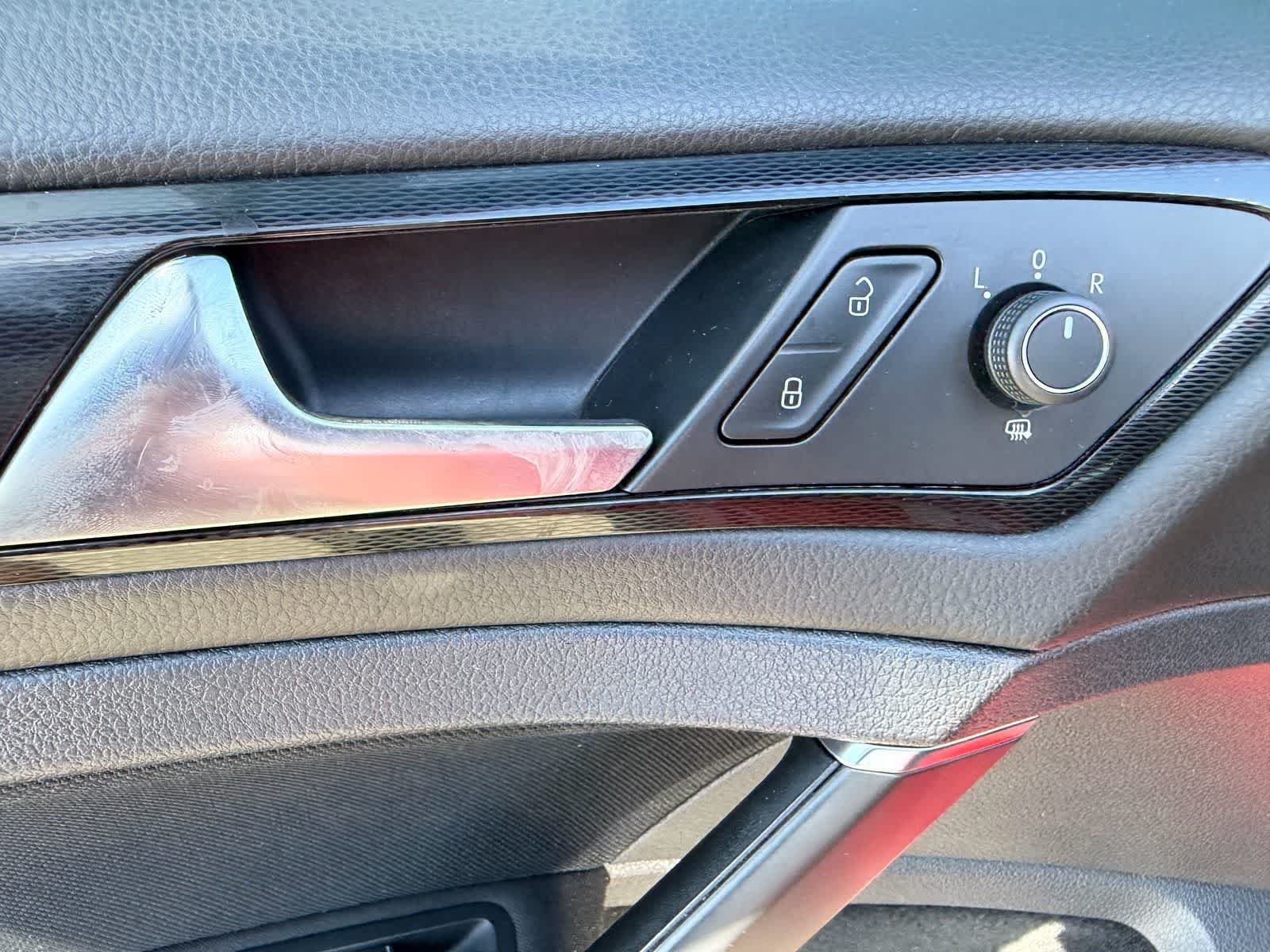 Used 2017 Red Volkswagen SE image 22