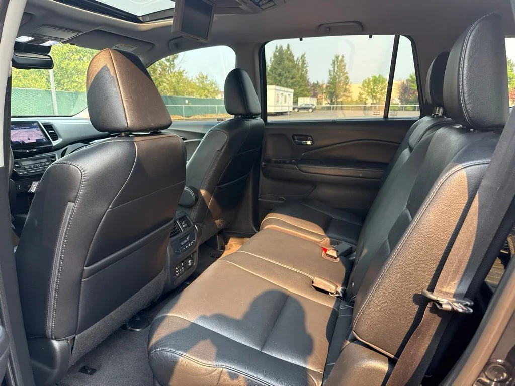 Used 2017 Crystal Black Pearl Honda Touring image 19