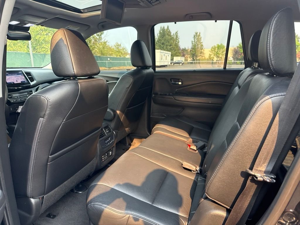Used 2017 Crystal Black Pearl Honda Touring image 19