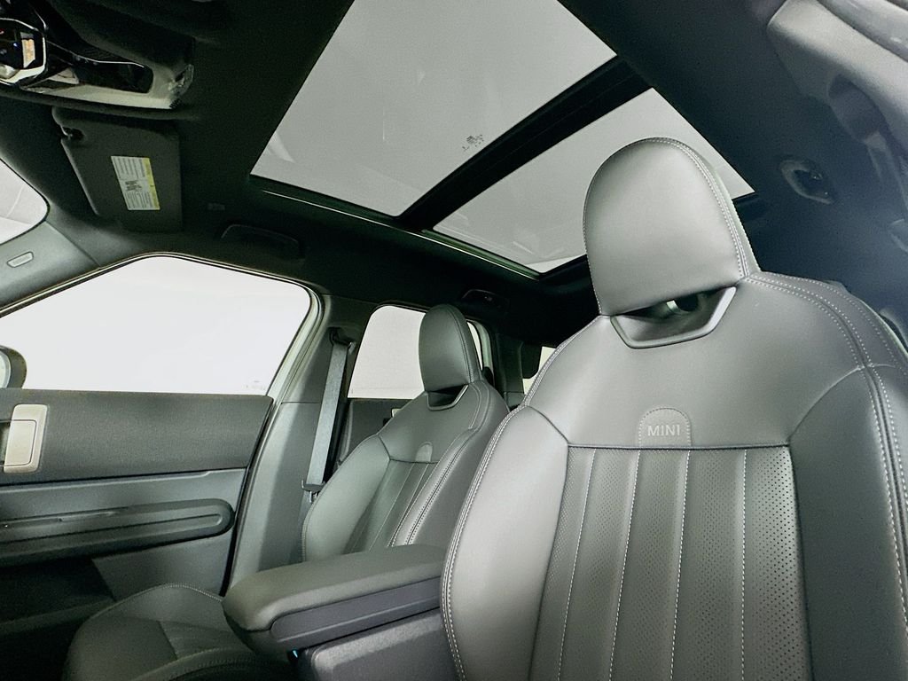 Used 2027 White Metallic MINI  image 16