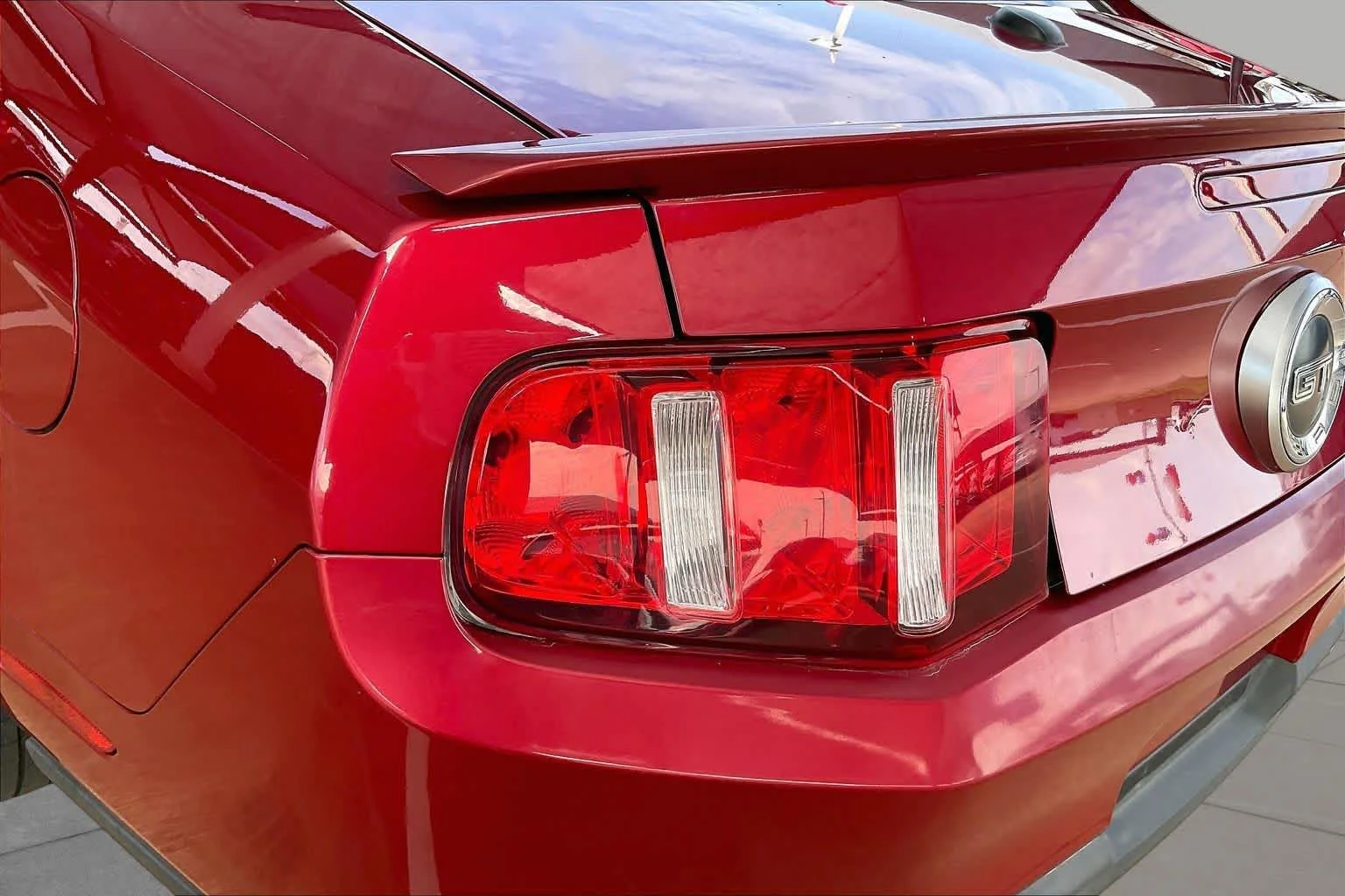 Used 2011 Red Candy Metallic Tinted Clearcoat Ford GT Premium image 23