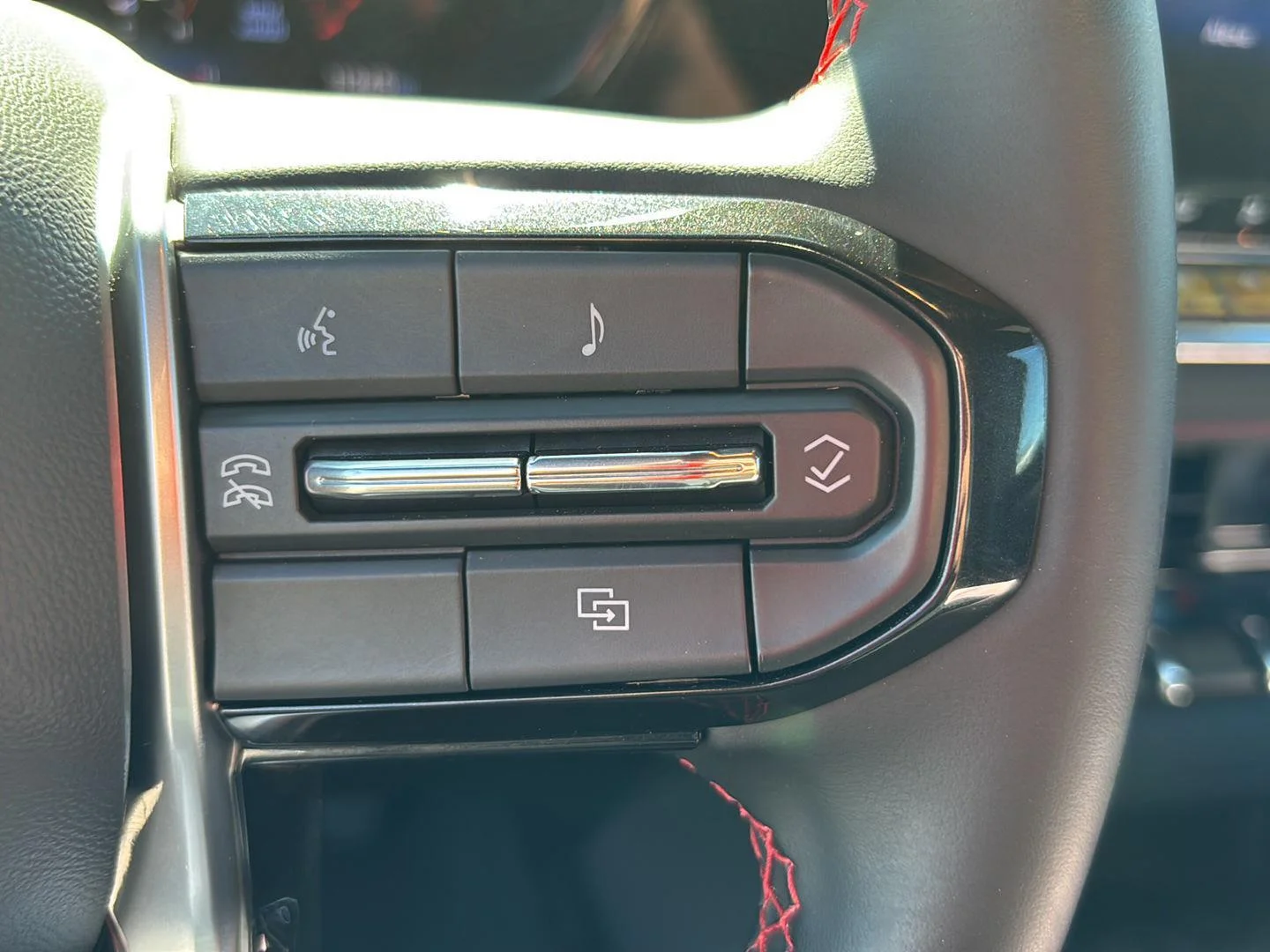 Used 2024 Summit White Chevrolet Z71 image 21