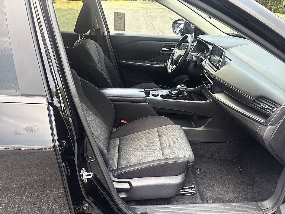 Used 2025 Super Black Nissan SV image 14
