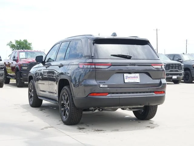 New 2026 Baltic Gray Metallic Clear-Coat Exterior Paint Jeep Altitude image 7