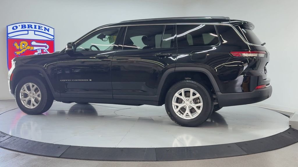 Used 2023 Diamond Black Jeep Limited image 7