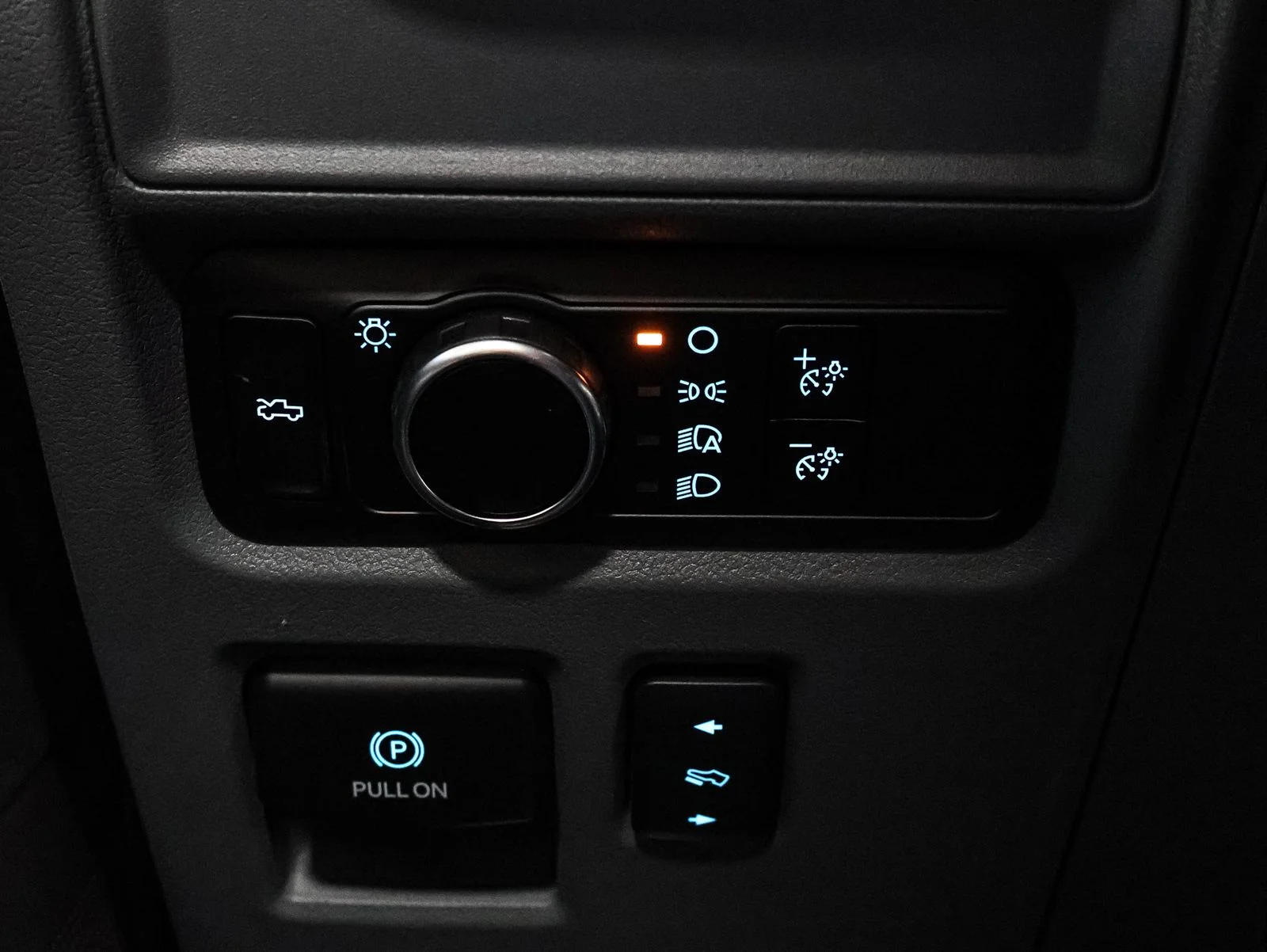 2025 Ford F-150 Lightning Flash - Photo 32