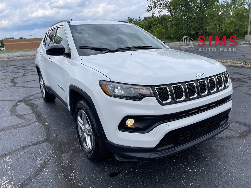 Used 2024 Bright White Clearcoat Jeep Latitude image 1