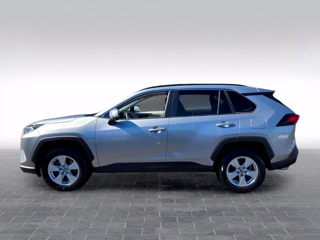Used 2021 Silver Toyota XLE image 4