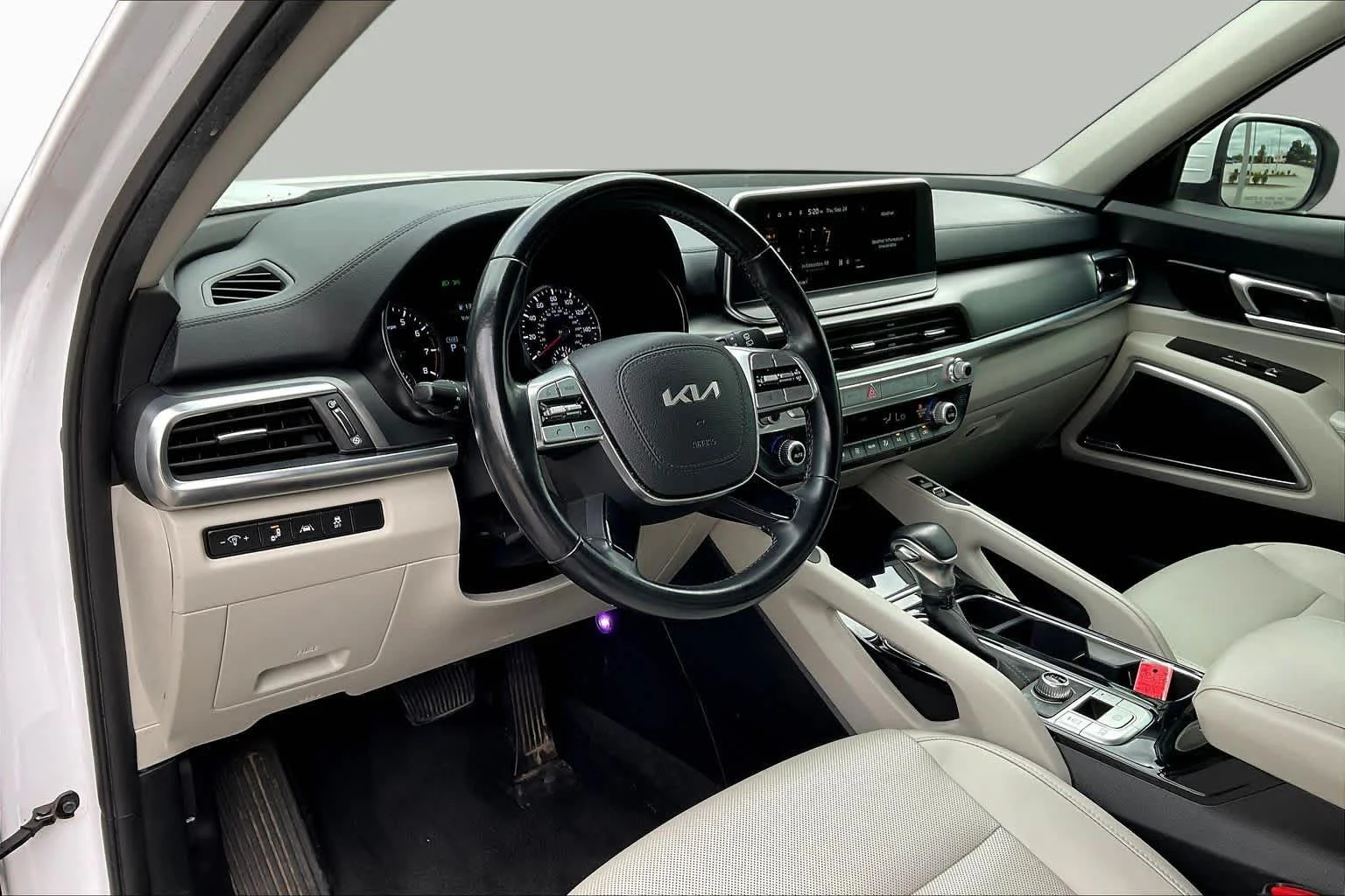 Used 2022 Glacial White Pearl Kia S image 18