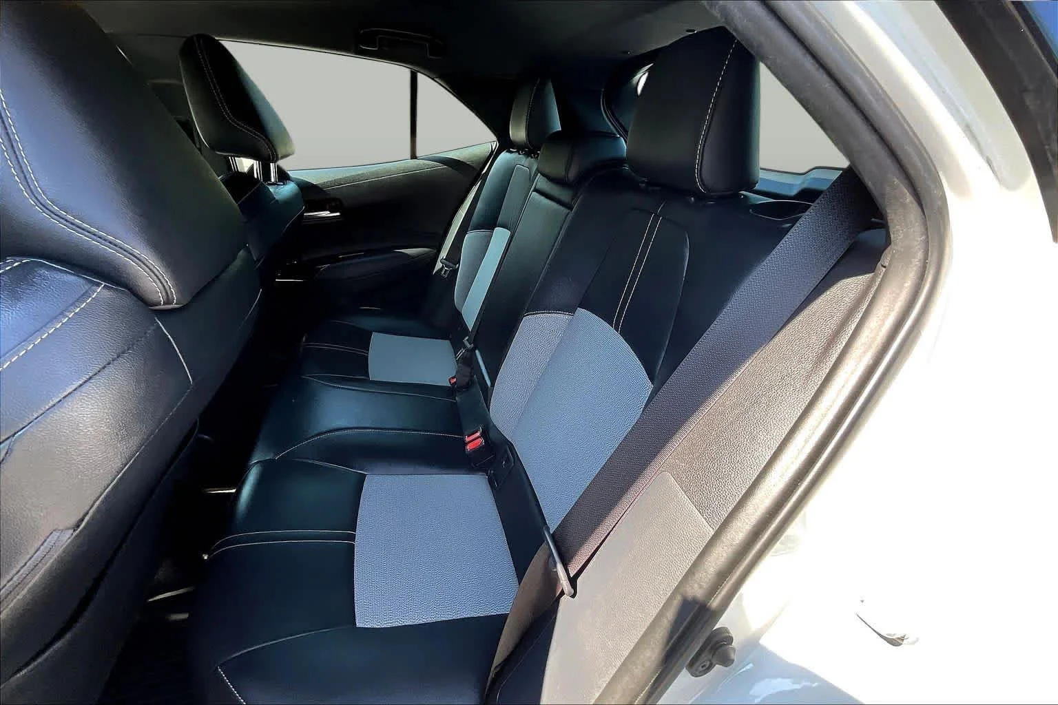 Used 2021 Wind Chill Pearl Toyota XSE image 19