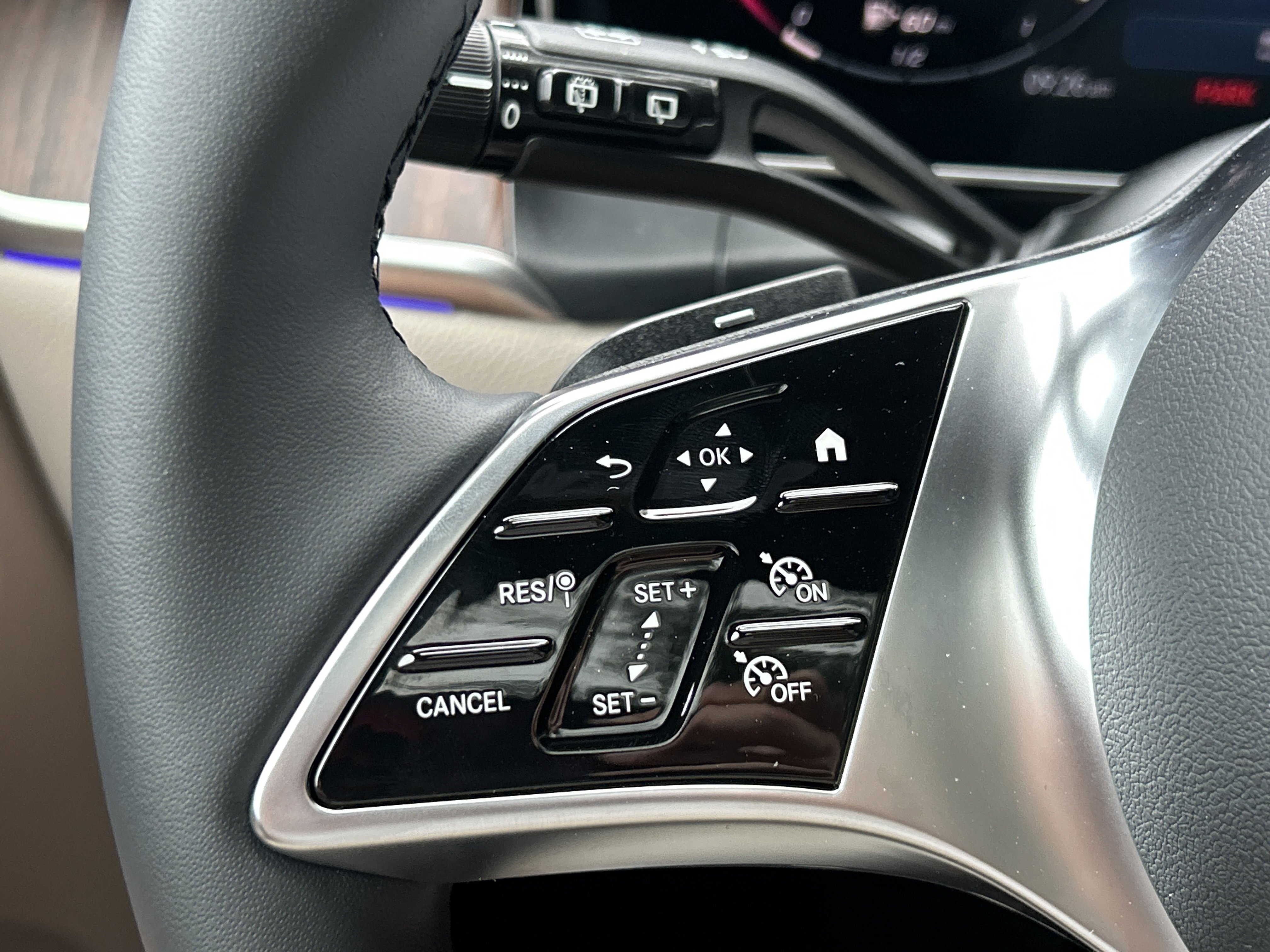 New 2026 MANUFAKTUR Moonlight White Metallic Mercedes-Benz GLC 300 SUV image 26