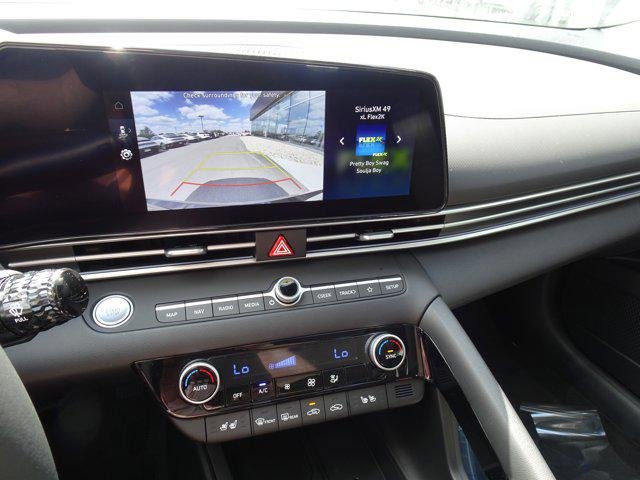 2025 Hyundai Elantra Limited - Photo 15