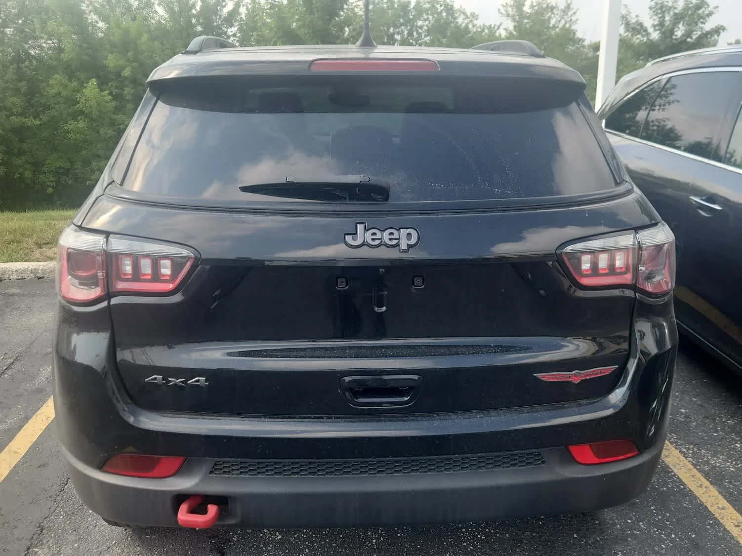 Used 2022 Diamond Black Crystal Pearlcoat Jeep Trailhawk image 5