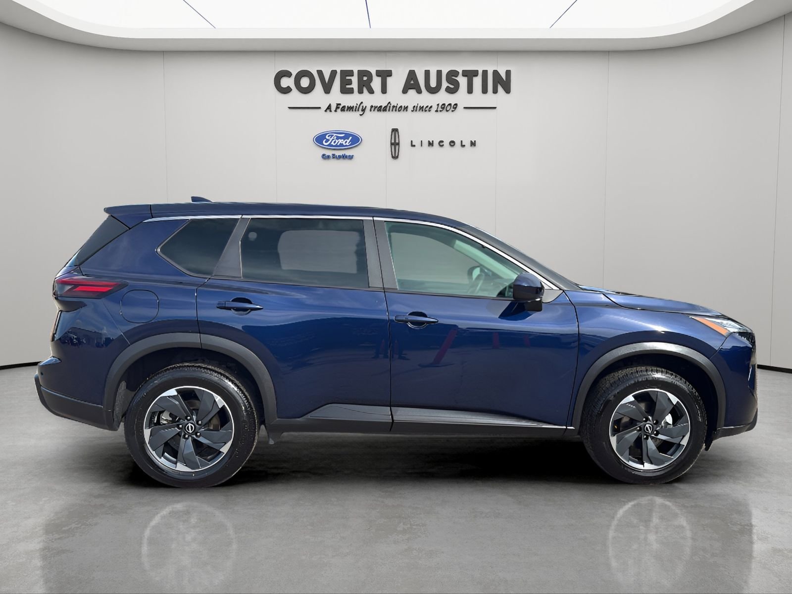 Used 2024 Blue Nissan SV image 6