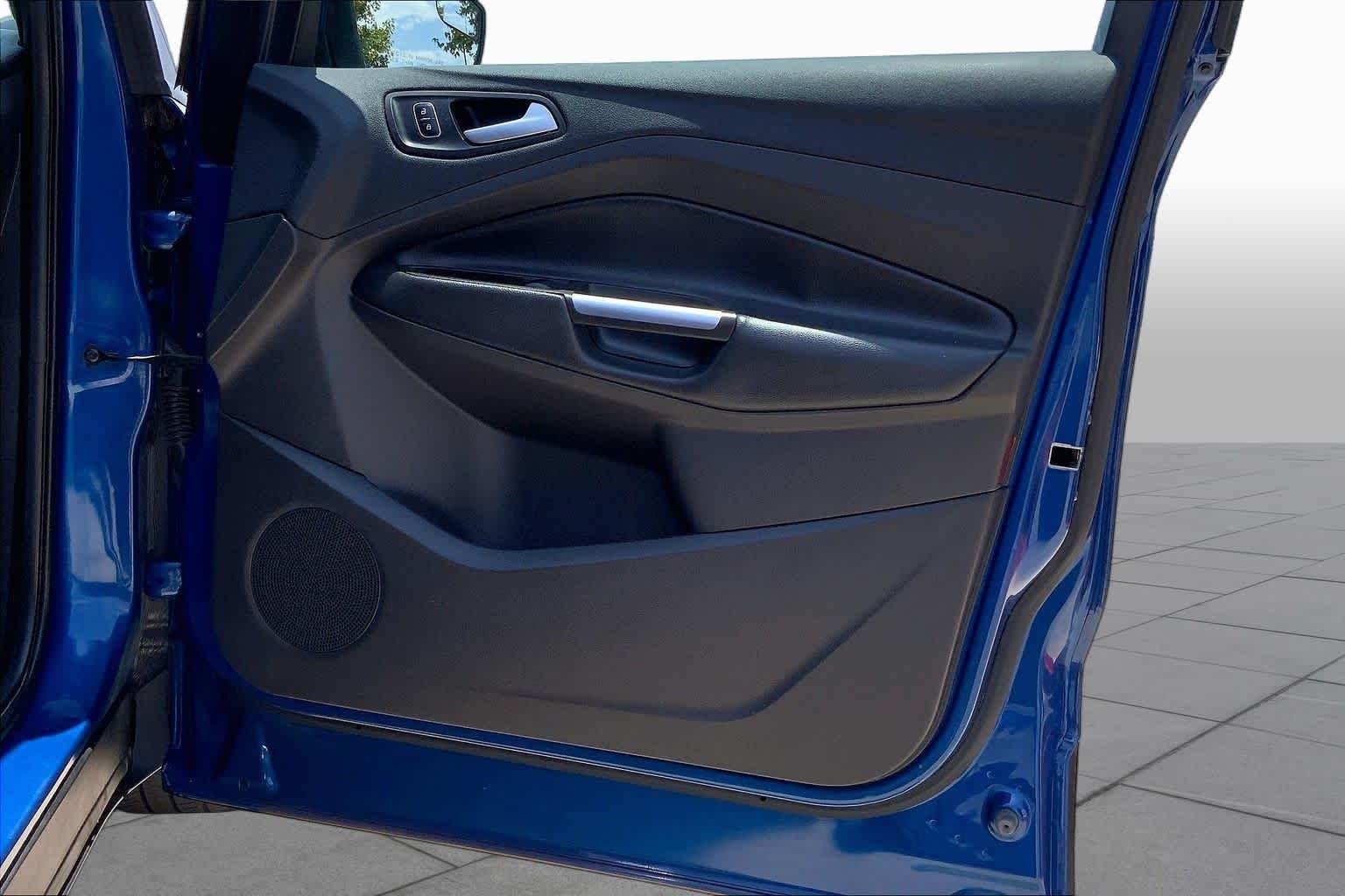 Used 2017 Lightning Blue Metallic Ford SE image 23