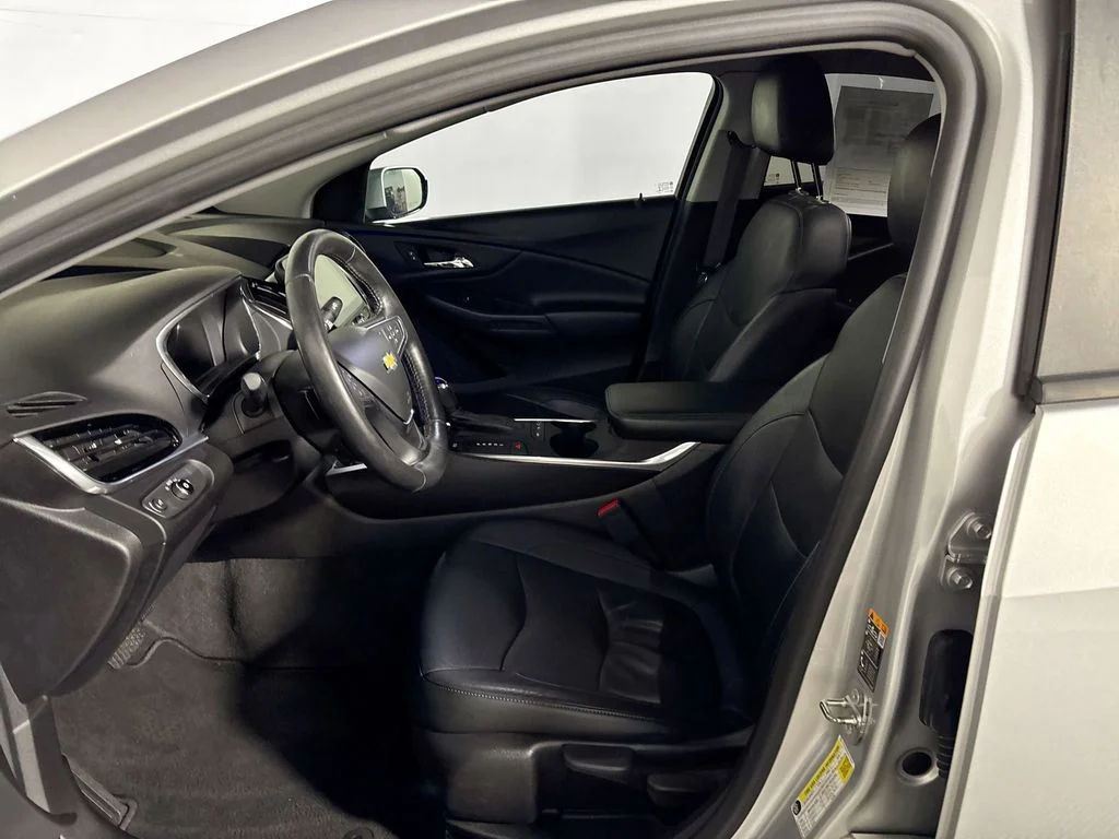 Used 2017 Silver Chevrolet Premier image 11
