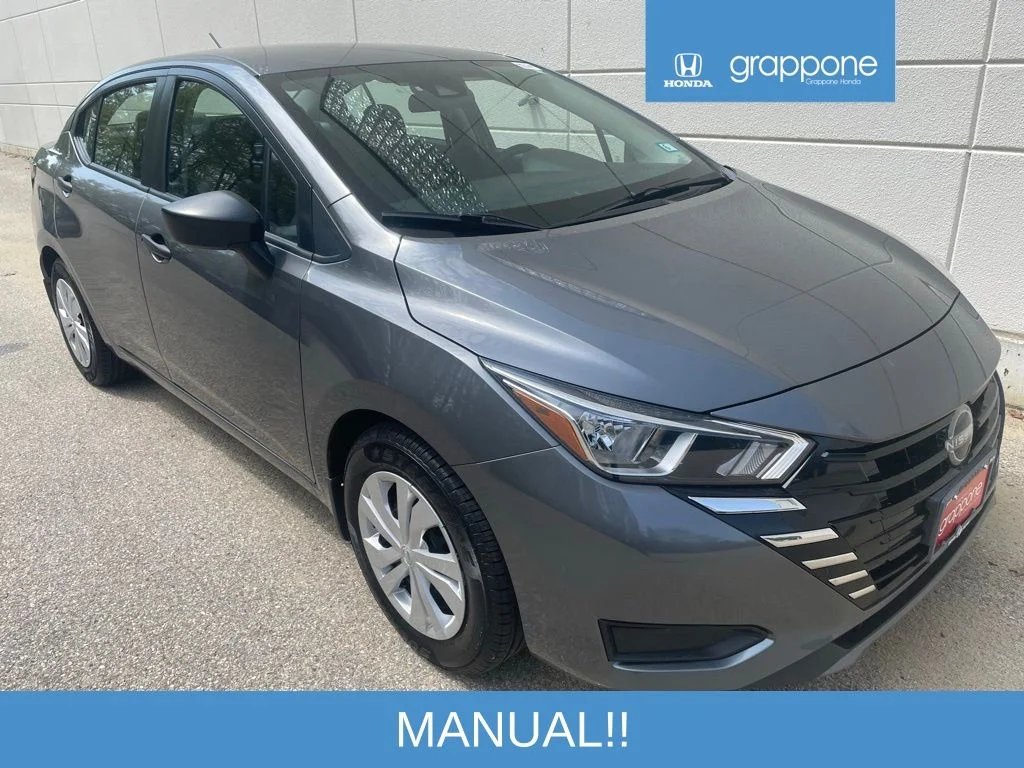2023 Nissan Versa 1.6 S MT's photo