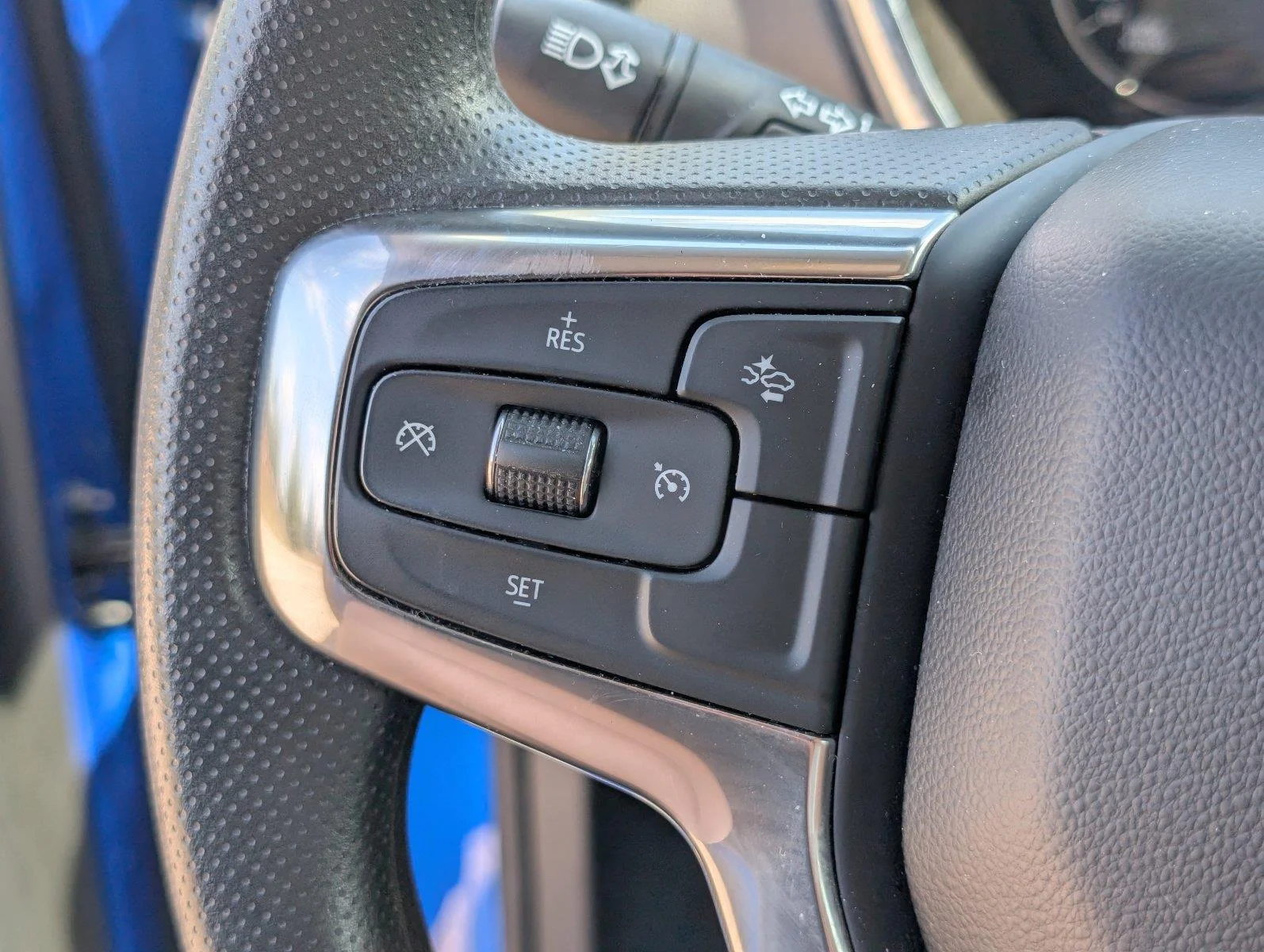 Used 2025 Riptide Blue Metallic Chevrolet 2LT image 30