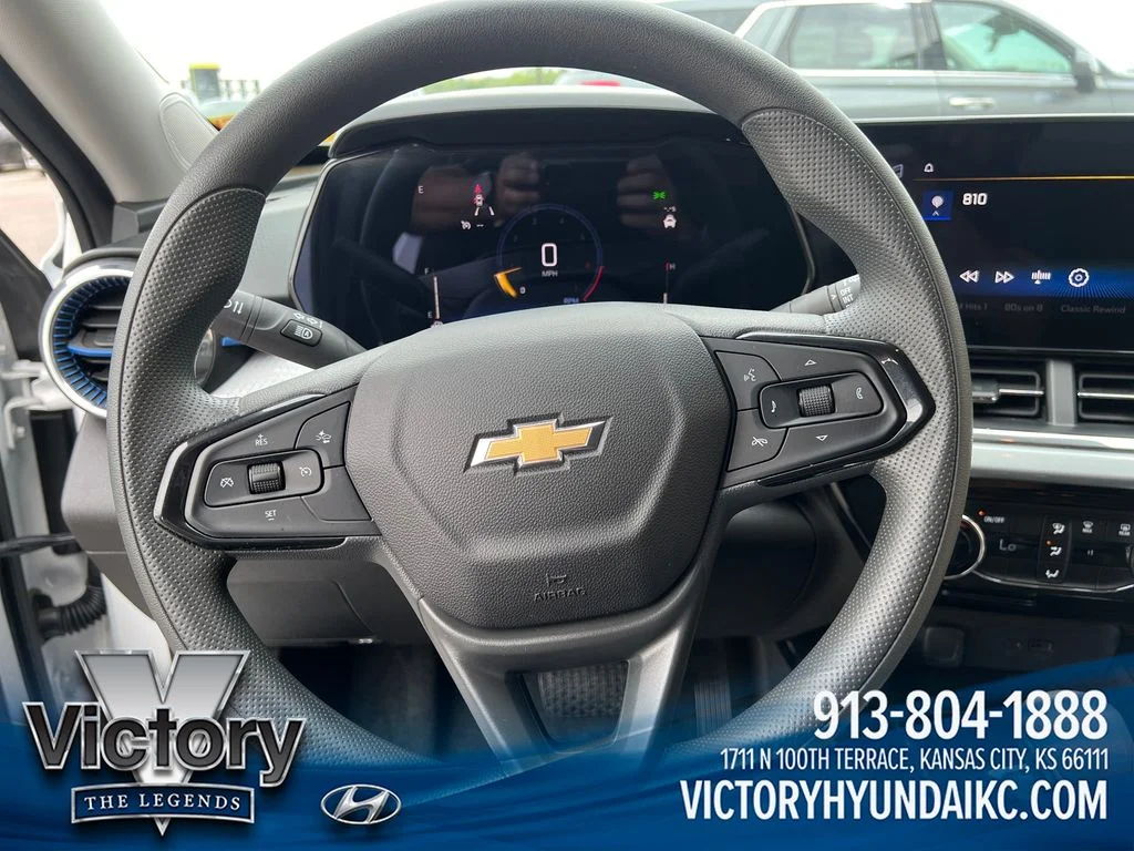 Used 2025 White Chevrolet LT image 14