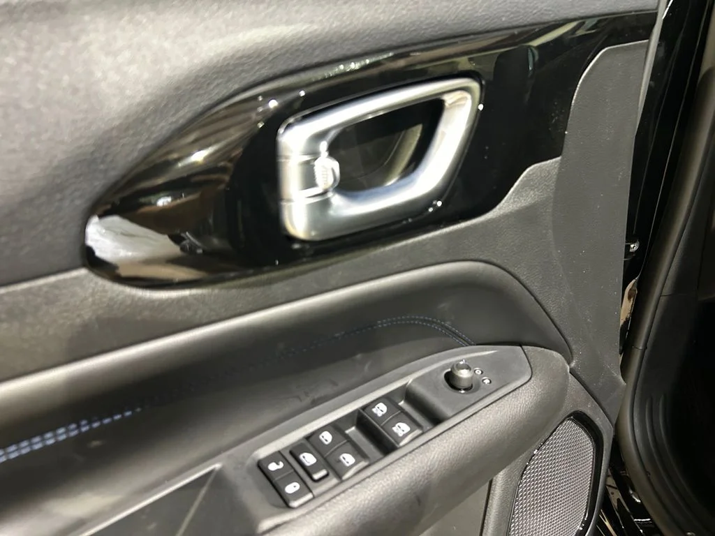 New 2026 Black Jeep Latitude image 11