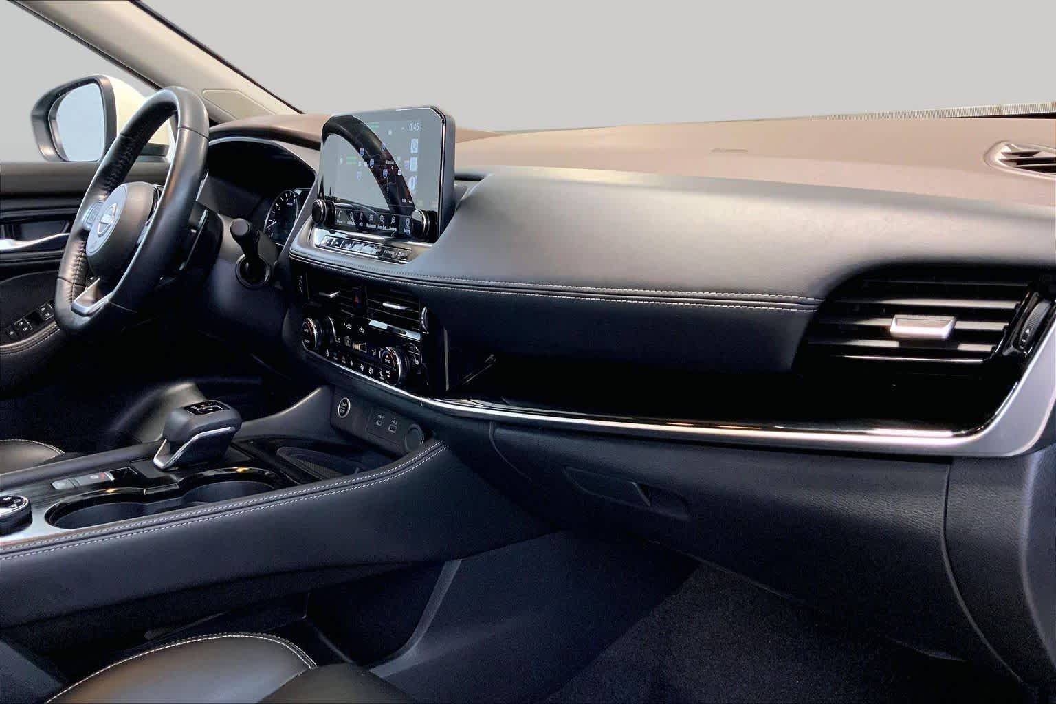 Used 2022 Pearl White Tricoat Nissan SL image 18