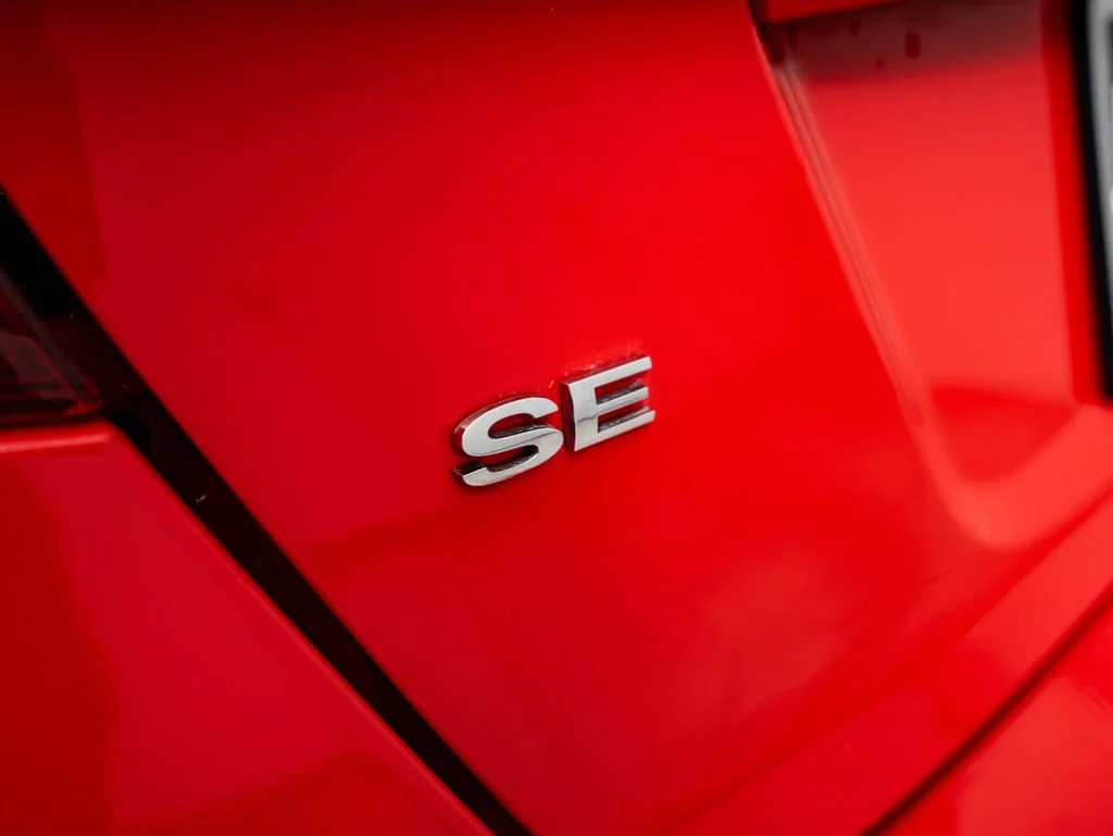 Used 2015 Race Red Ford SE image 19