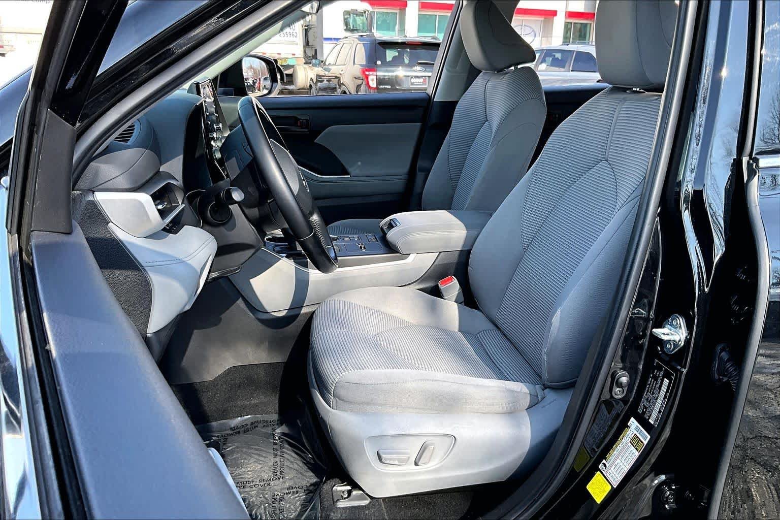 Used 2022 Midnight Black Metallic Toyota LE image 7