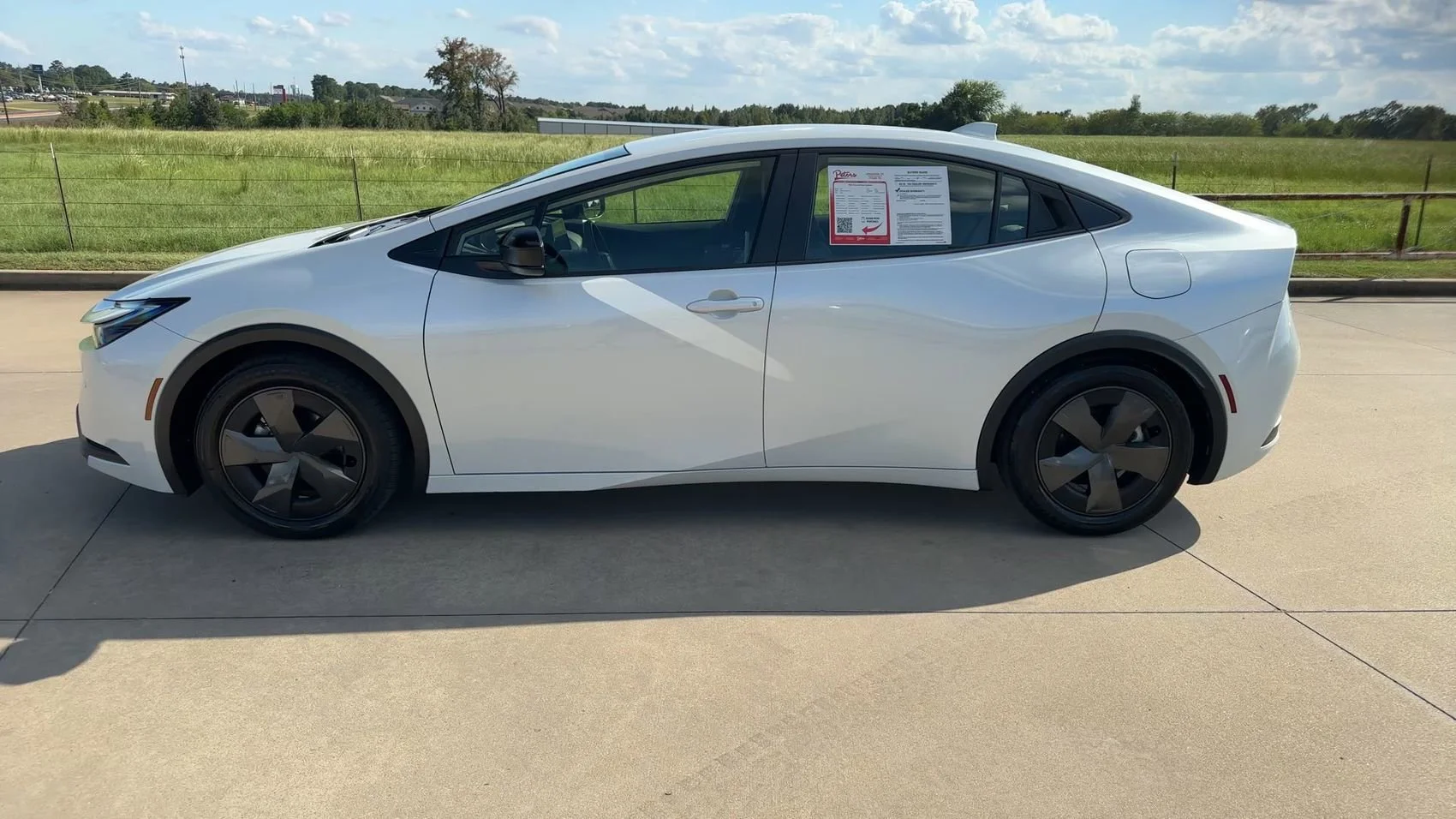 2025 Toyota Prius LE - Photo 6