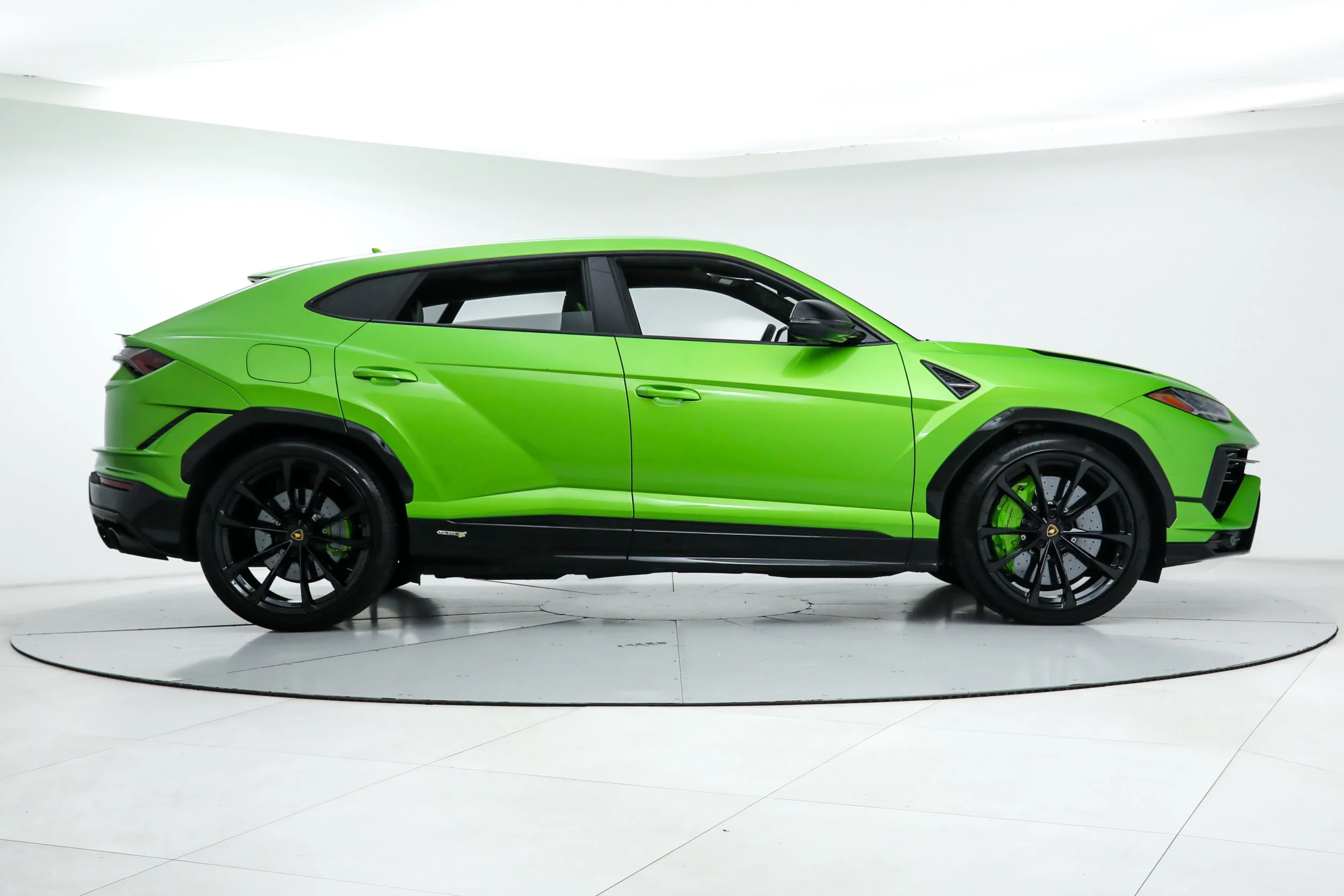 Used 2024 Green Lamborghini S image 6