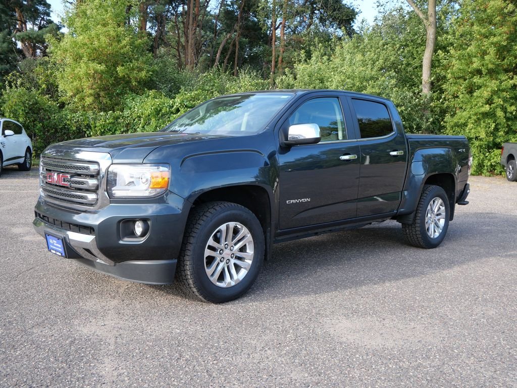 Used 2017 Gray GMC SLT image 2